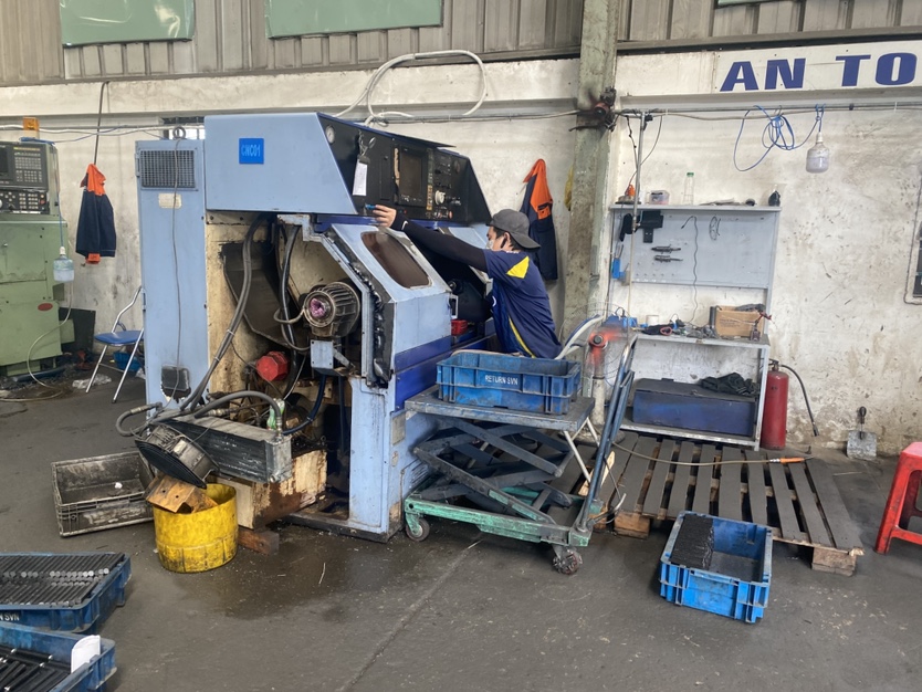 CNC milling machine 1.JPG